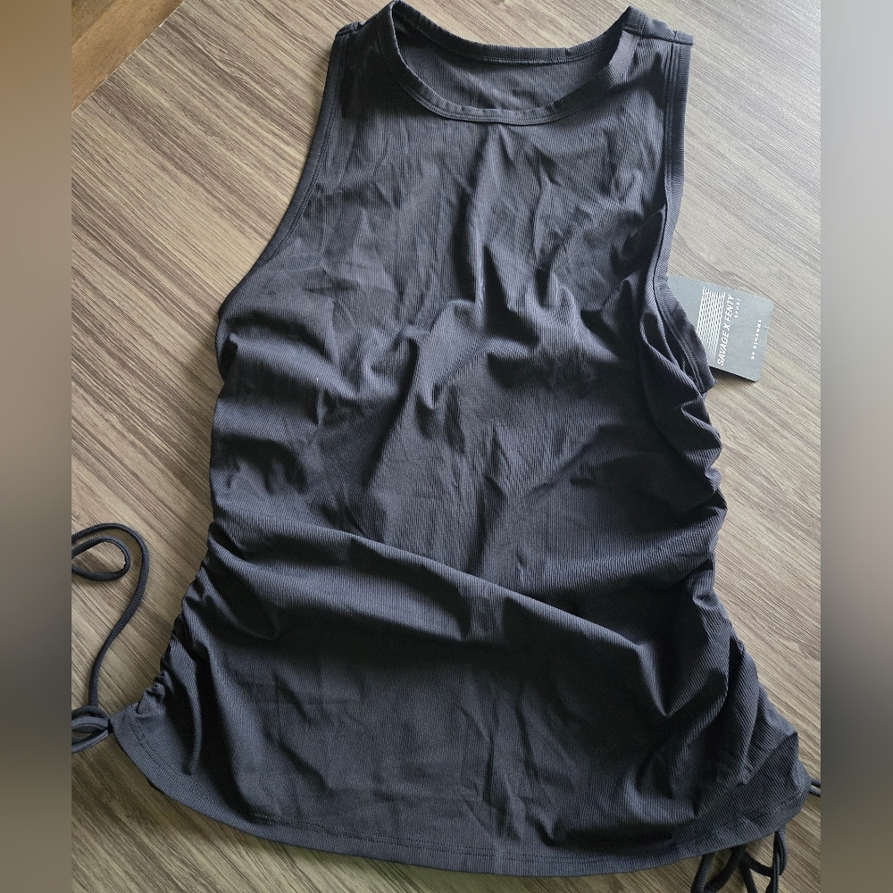 NWT SAVAGE X FENTY sport top sz Large